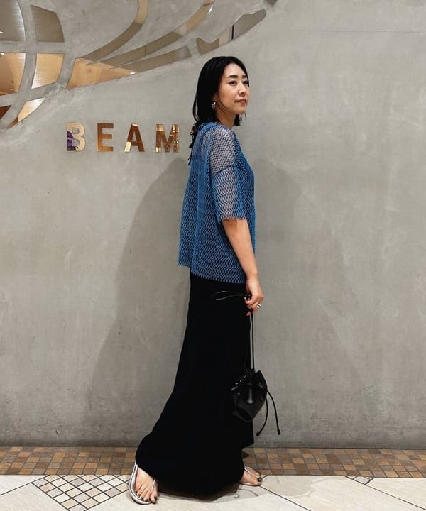 川口 恵さんの「BEAMS WOMEN｜Ray BEAMS / メタリック トング サンダル」を使ったコーディネート