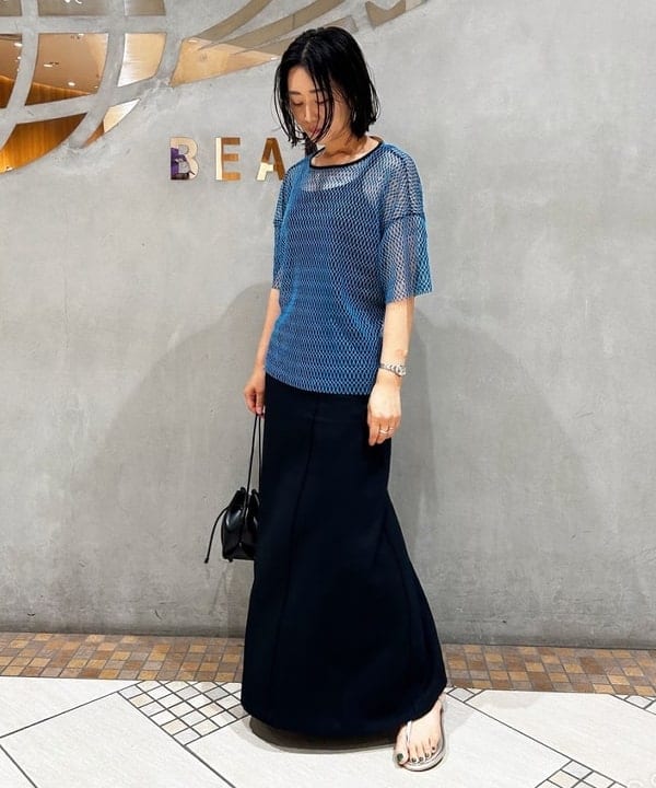 川口 恵さんの「BEAMS WOMEN｜Ray BEAMS / メタリック トング サンダル」を使ったコーディネート