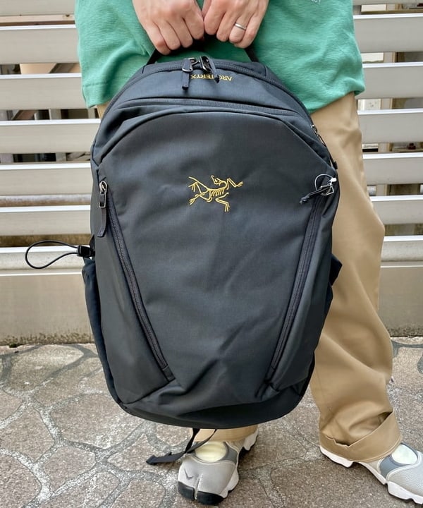 コウリキ　マミさんの「BEAMS WOMEN｜BUZZ RICKSON'S × BEAMS BOY / チノパンツ」を使ったコーディネート