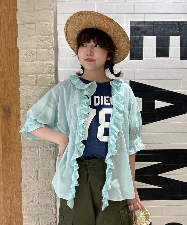 小原 もこさんの「BEAMS WOMEN｜【別注】BUZZ RICKSON'S / ポプリン アーミーパンツ」を使ったコーディネート