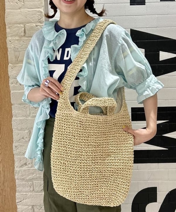 小原 もこさんの「BEAMS WOMEN｜【別注】BUZZ RICKSON'S / ポプリン アーミーパンツ」を使ったコーディネート