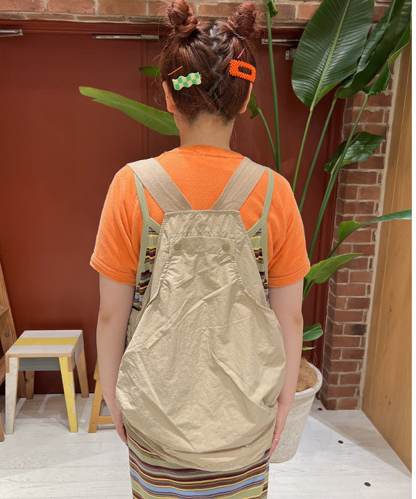 エノモト アミさんの「BEAMS WOMEN｜BEAMS BOY / マルチボーダー キャミソール ワンピース23SS」を使ったコーディネート