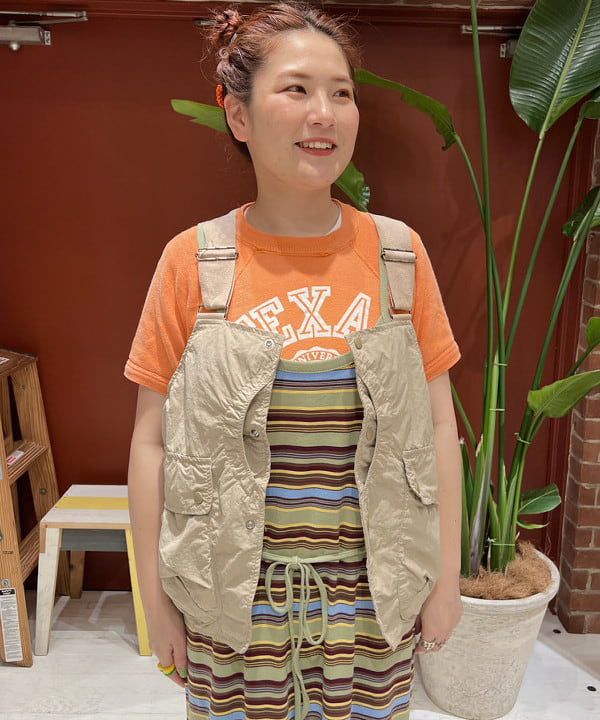 エノモト アミさんの「BEAMS WOMEN｜BEAMS BOY / マルチボーダー キャミソール ワンピース23SS」を使ったコーディネート