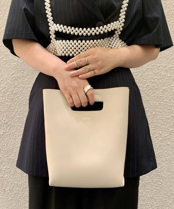 吉田　真実さんの「BEAMS WOMEN｜Ray BEAMS / クリア ヒール サンダル」を使ったコーディネート