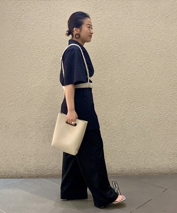 吉田　真実さんの「BEAMS WOMEN｜Ray BEAMS / クリア ヒール サンダル」を使ったコーディネート