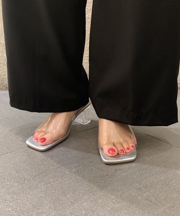 吉田　真実さんの「BEAMS WOMEN｜Ray BEAMS / クリア ヒール サンダル」を使ったコーディネート