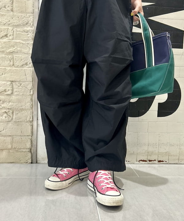 小原 もこさんの「BEAMS WOMEN｜BEAMS BOY / US ARMY オーバー パンツ」を使ったコーディネート