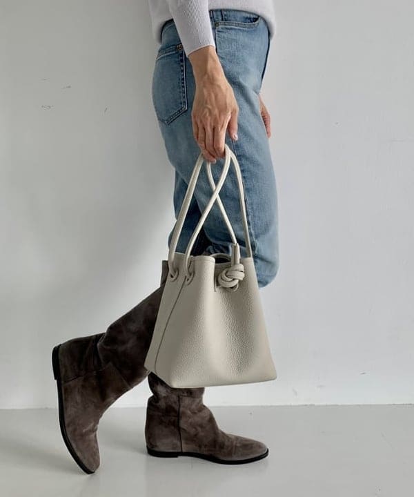 桑原 ふみさんの「BEAMS WOMEN｜AK+1 / 11オンス デニムパンツ」を使ったコーディネート