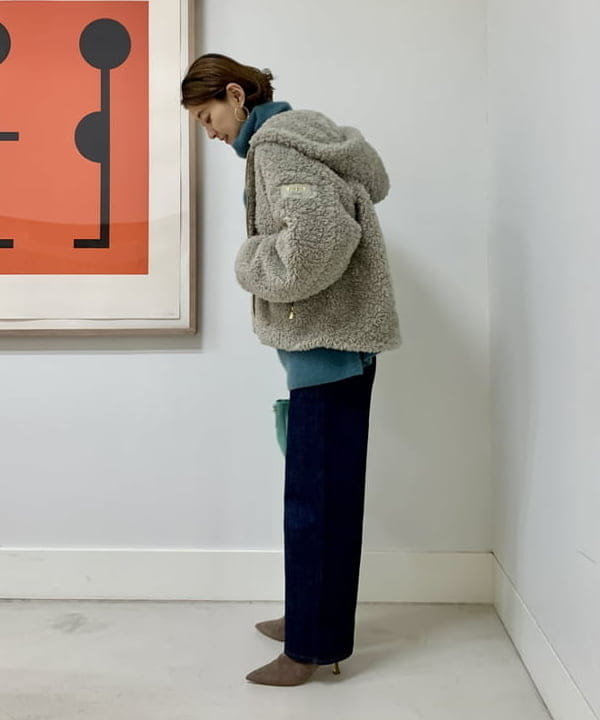 桑原 ふみさんの「BEAMS WOMEN｜【WEB限定】TATRAS / IPAMA ボア フードジャケット」を使ったコーディネート