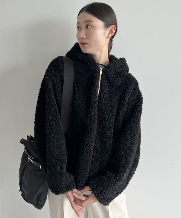 隈元 楓さんの「BEAMS WOMEN｜【WEB限定】TATRAS / IPAMA ボア フードジャケット」を使ったコーディネート