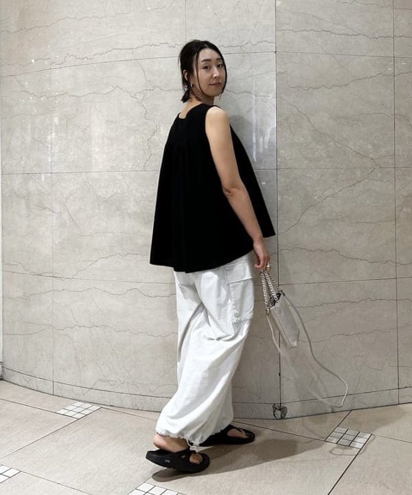 川口 恵さんの「BEAMS WOMEN｜GIANNI CHIARINI / CAMILLA レザートートバッグ」を使ったコーディネート