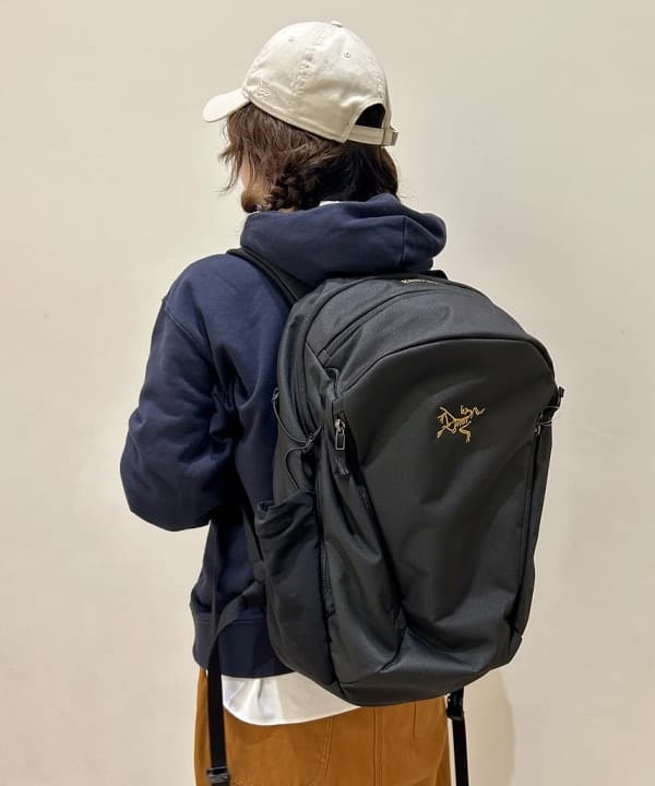 小原 もこさんの「BEAMS WOMEN｜ARC’TERYX / MANTIS 26 BACKPACK」を使ったコーディネート