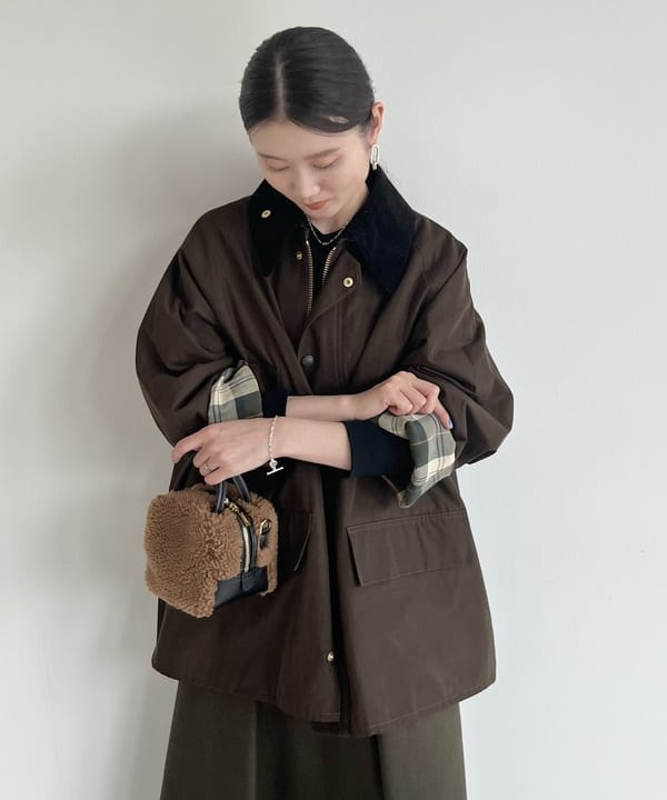 隈元 楓さんの「BEAMS WOMEN｜VIOLAd’ORO × Demi-Luxe BEAMS / 別注 エコムートン ミニショルダーバッグ」を使ったコーディネート