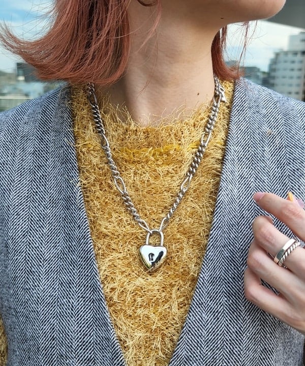 saori KATOさんの「BEAMS WOMEN｜I Hate Monday / flower lace ストッキング black」を使ったコーディネート