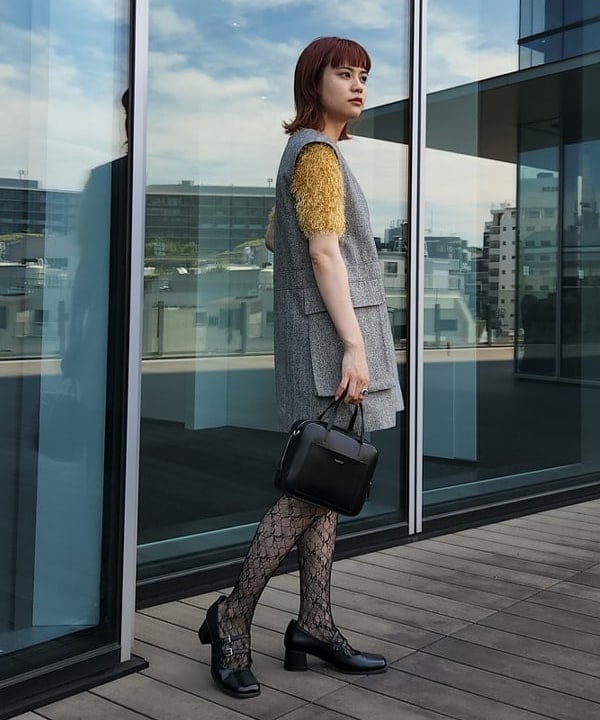 saori KATOさんの「BEAMS WOMEN｜I Hate Monday / flower lace ストッキング black」を使ったコーディネート