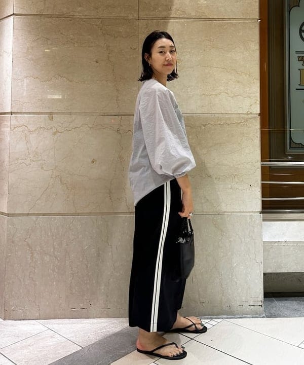 川口 恵さんの「BEAMS WOMEN｜Ray BEAMS / サイドライン ジャージ スカート」を使ったコーディネート