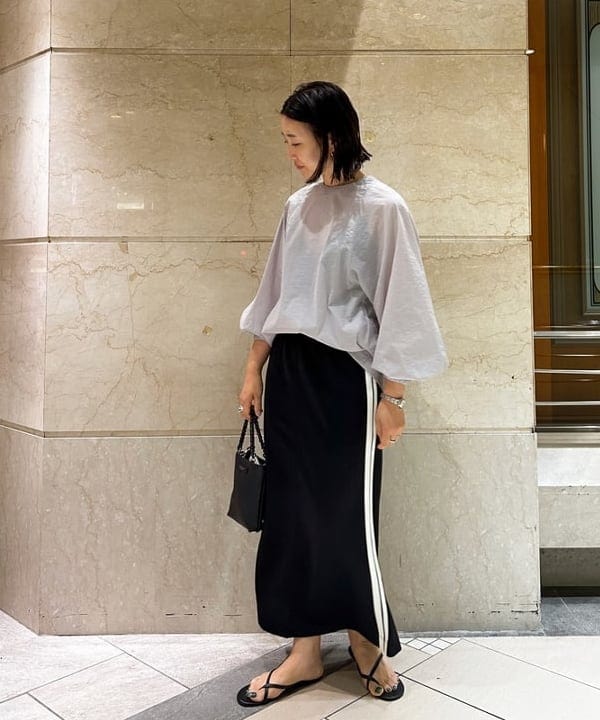 川口 恵さんの「BEAMS WOMEN｜Ray BEAMS / サイドライン ジャージ スカート」を使ったコーディネート