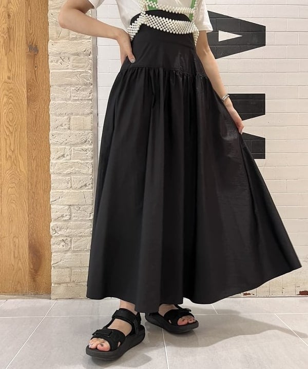 ちりこさんの「BEAMS WOMEN｜MBT / KISUMU CLASSIC」を使ったコーディネート