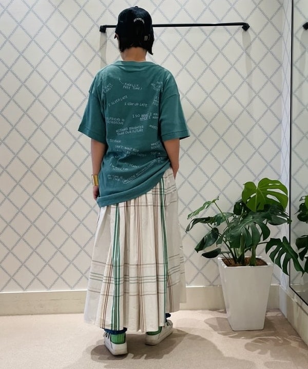 つぼさんの「BEAMS WOMEN｜BEAMS BOY / メッセージ プリント Tシャツ」を使ったコーディネート