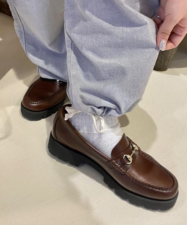 吉野 多恵さんの「BEAMS WOMEN｜BEAMS BOY / ラメ リブ クルー ソックス NEW」を使ったコーディネート