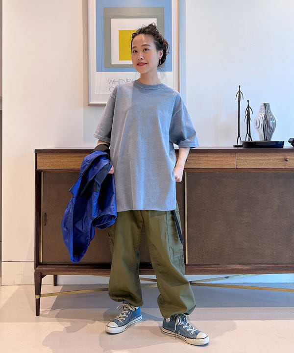 清水 彩乃さんの「BEAMS WOMEN｜【別注】BUZZ RICKSON'S / ポプリン アーミーパンツ」を使ったコーディネート
