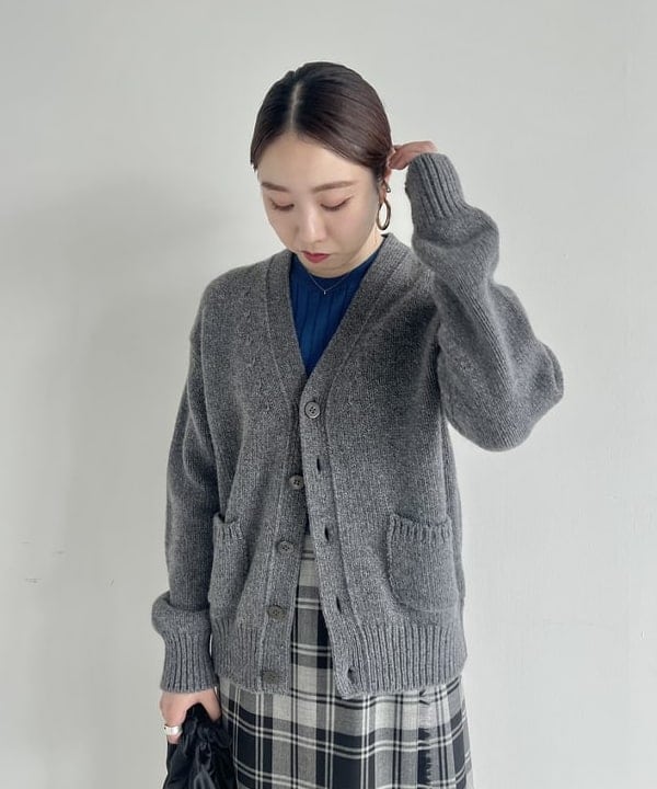 大川 美咲さんの「BEAMS WOMEN｜SLOANE / 18ゲージ ワイドリブ シルク ノースリーブ ニット」を使ったコーディネート