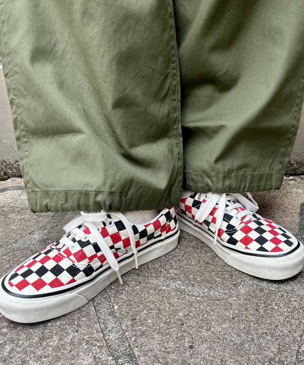 ミナミマリコさんの「BEAMS WOMEN｜【別注】BUZZ RICKSON'S / ポプリン アーミーパンツ」を使ったコーディネート