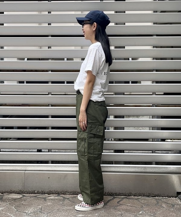 ミナミマリコさんの「BEAMS WOMEN｜【別注】BUZZ RICKSON'S / ポプリン アーミーパンツ」を使ったコーディネート