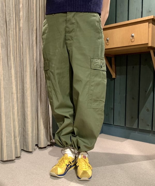 MATSUMOTO AMIさんの「BEAMS WOMEN｜【別注】BUZZ RICKSON'S / ポプリン アーミーパンツ」を使ったコーディネート