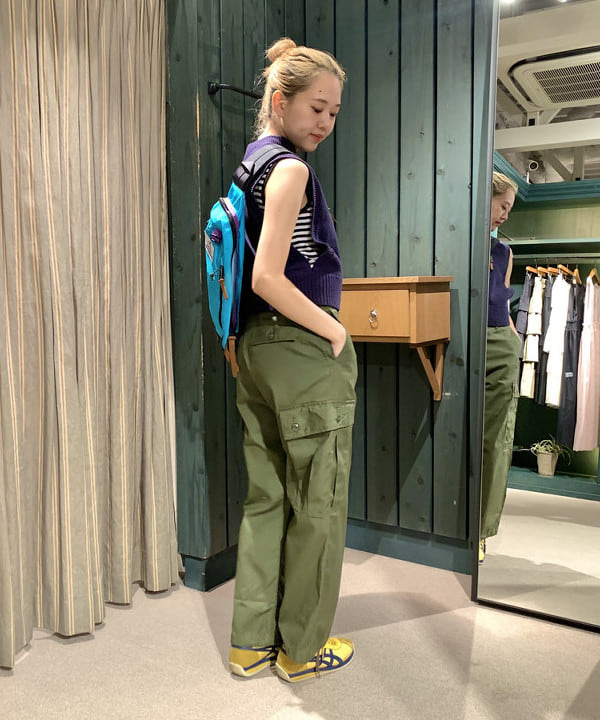 MATSUMOTO AMIさんの「BEAMS WOMEN｜【別注】BUZZ RICKSON'S / ポプリン アーミーパンツ」を使ったコーディネート