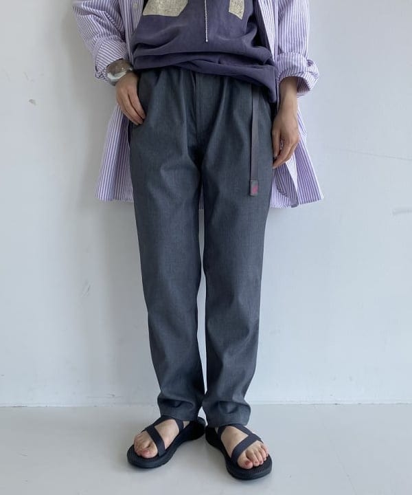 大田 麗未さんの「BEAMS WOMEN｜【別注】Gramicci / ギャバ テーパードパンツ NEW」を使ったコーディネート