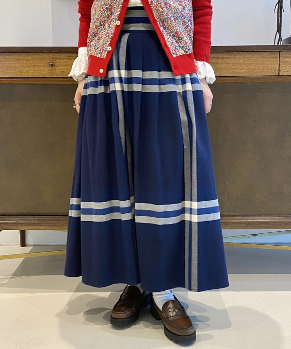 吉野 多恵さんの「BEAMS WOMEN｜BEAMS BOY / ラメ リブ クルー ソックス NEW」を使ったコーディネート