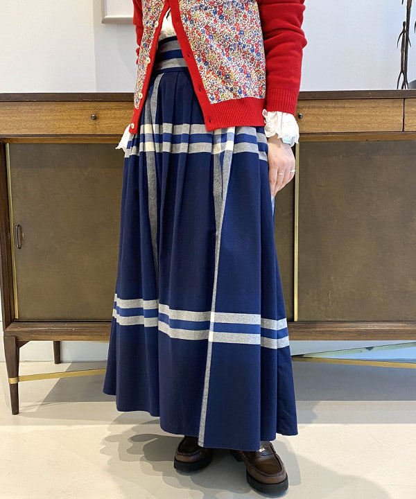 吉野 多恵さんの「BEAMS WOMEN｜BEAMS BOY / ラメ リブ クルー ソックス NEW」を使ったコーディネート