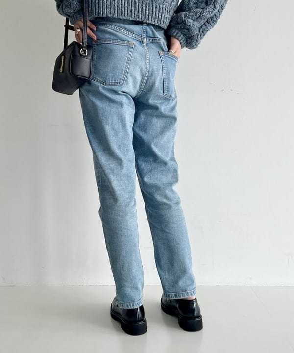 中丸　栞さんの「BEAMS WOMEN｜AK+1 / 11オンス デニムパンツ」を使ったコーディネート