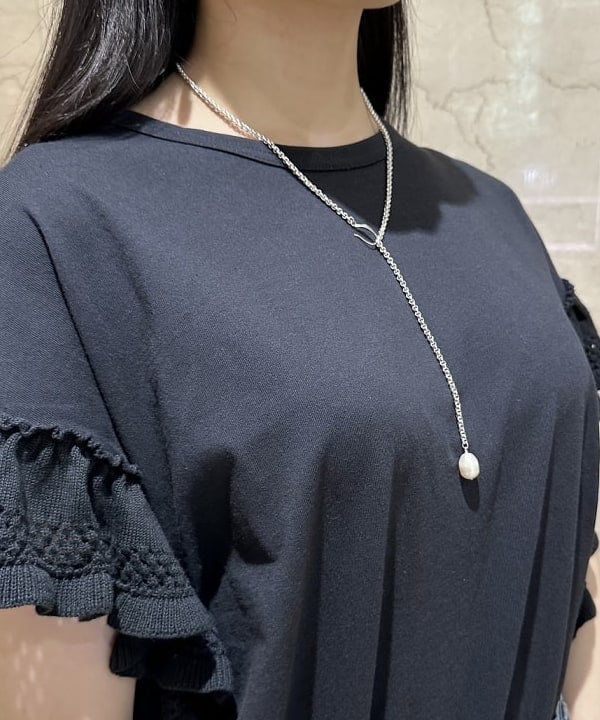 カワライさんの「BEAMS WOMEN｜PHILIPPE AUDIBERT × Demi-Luxe BEAMS / 別注 Jason パール ネックレス」を使ったコーディネート
