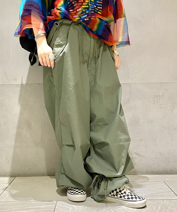 吉野 多恵さんの「BEAMS WOMEN｜BEAMS BOY / US ARMY オーバー パンツ」を使ったコーディネート