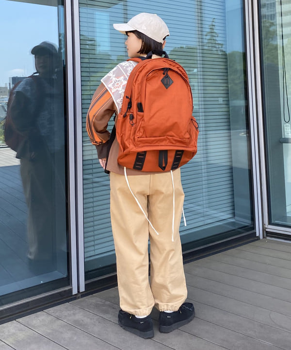 大田 麗未さんの「BEAMS WOMEN｜Day Pack 2 Compartments」を使ったコーディネート