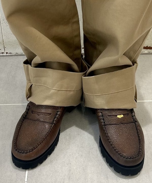 小原 もこさんの「BEAMS WOMEN｜BUZZ RICKSON'S &times; BEAMS BOY / チノパンツ」を使ったコーディネート