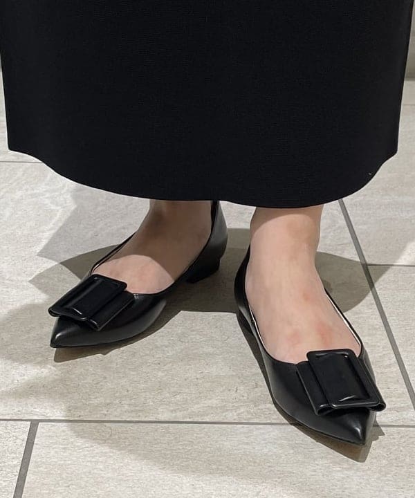 高木 菜央さんの「BEAMS WOMEN｜Demi-Luxe BEAMS / バックル ポインテッドトゥ パンプス」を使ったコーディネート