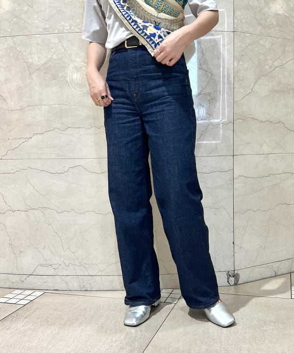 篠崎 香月さんの「BEAMS WOMEN｜upper hights × Demi-Luxe BEAMS / 別注 THE NIECE デニムパンツ」を使ったコーディネート