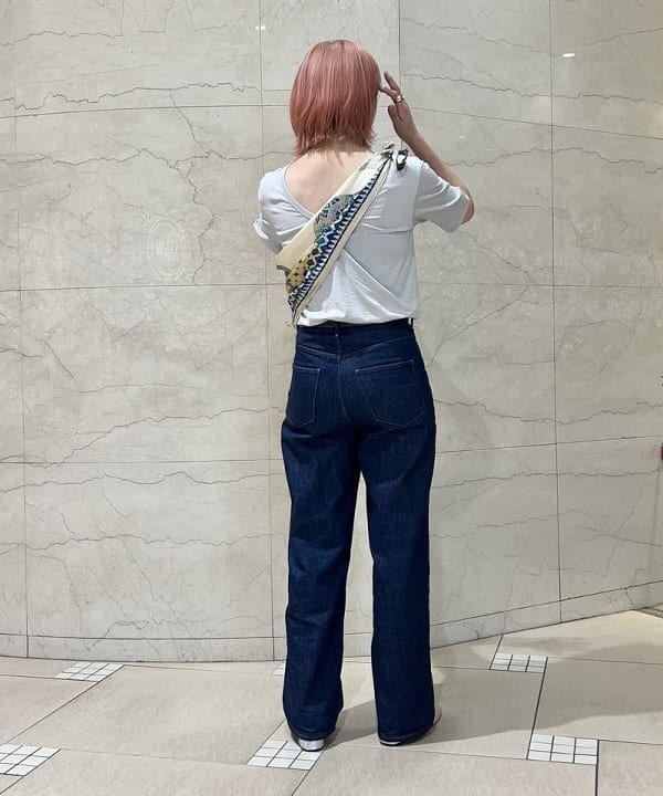 篠崎 香月さんの「BEAMS WOMEN｜upper hights × Demi-Luxe BEAMS / 別注 THE NIECE デニムパンツ」を使ったコーディネート