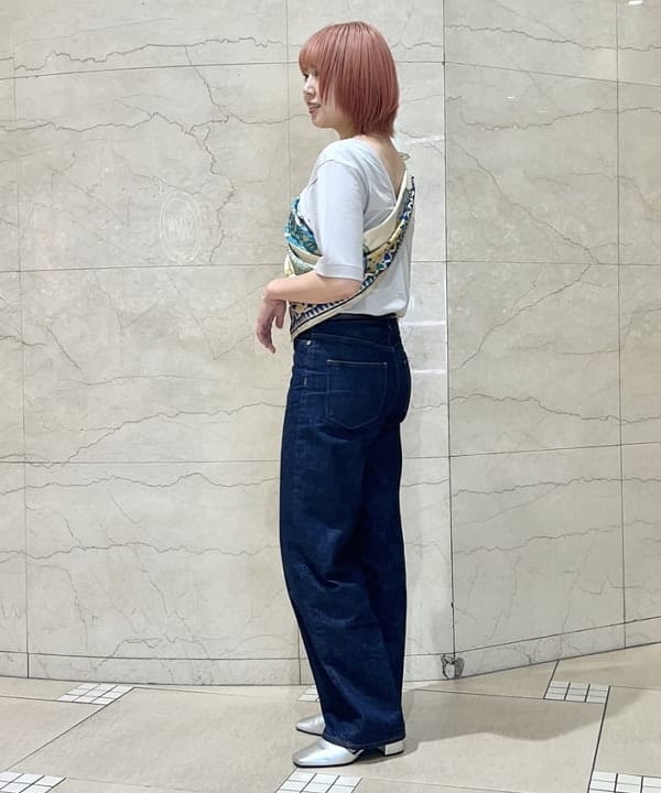 篠崎 香月さんの「BEAMS WOMEN｜upper hights × Demi-Luxe BEAMS / 別注 THE NIECE デニムパンツ」を使ったコーディネート