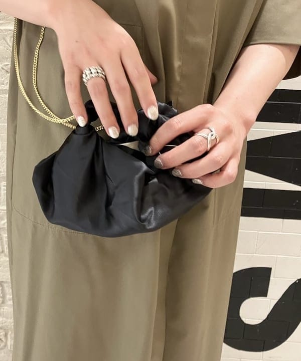 CHIHIROさんの「BEAMS WOMEN｜PAPYRUS / Candy Wrapper ハンドバッグ スモール」を使ったコーディネート