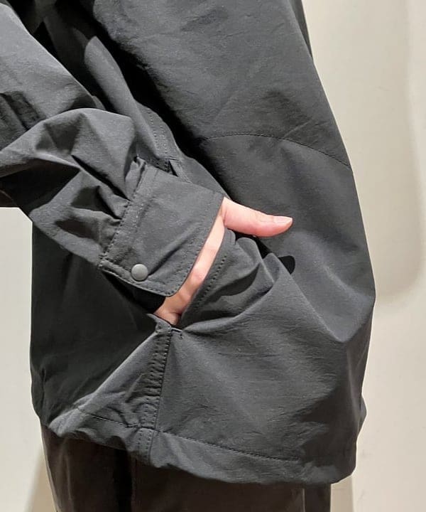 西村 光平さんの「BEAMS WOMEN｜BEAMS / コットン ナイロン オーバーパンツ」を使ったコーディネート