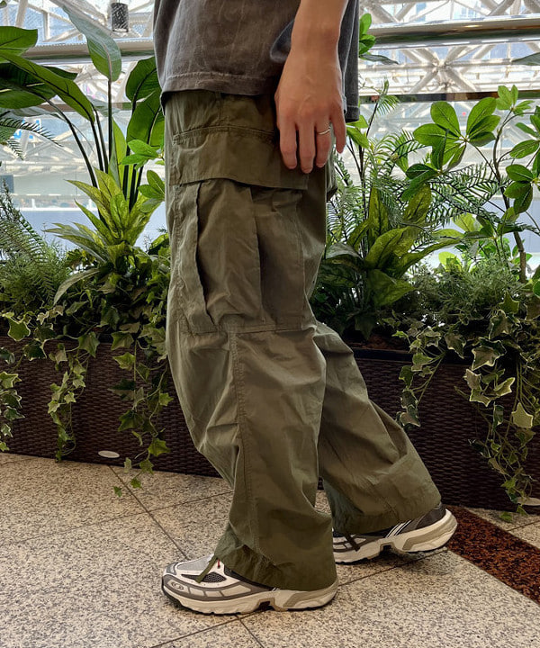 平柳 楓馬さんの「BEAMS WOMEN｜BEAMS / ビッグ 6ポケット カーゴパンツ」を使ったコーディネート