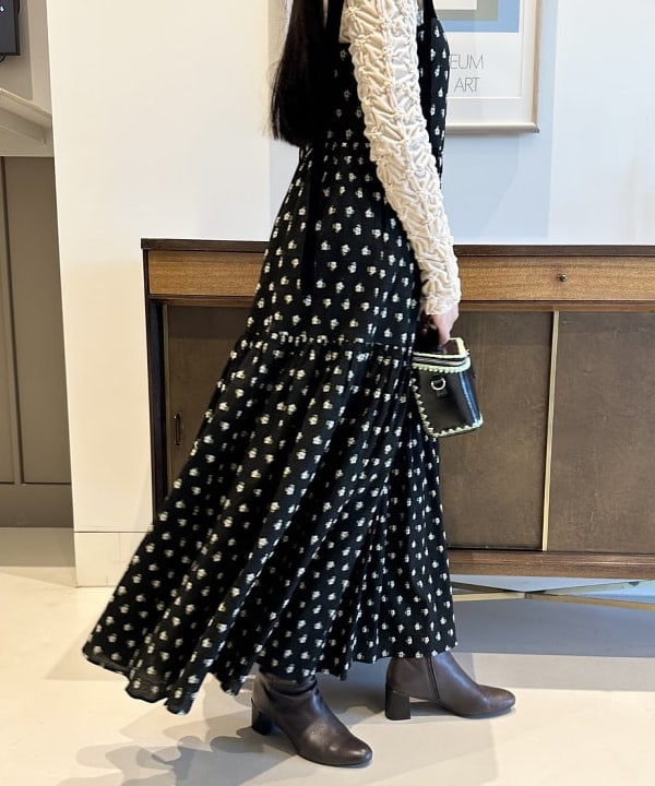 カワライさんの「BEAMS WOMEN｜HEY！Mrs ROSE &times; Ray BEAMS / 別注 カガリ バニティ」を使ったコーディネート