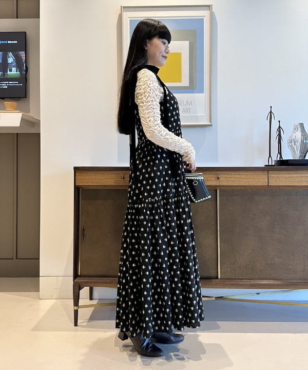 カワライさんの「BEAMS WOMEN｜HEY！Mrs ROSE &times; Ray BEAMS / 別注 カガリ バニティ」を使ったコーディネート