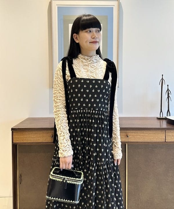 カワライさんの「BEAMS WOMEN｜HEY！Mrs ROSE &times; Ray BEAMS / 別注 カガリ バニティ」を使ったコーディネート