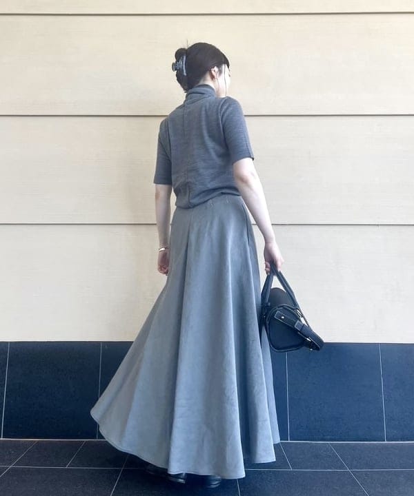 Ichika Hondaさんの「BEAMS WOMEN｜TOFF & LOADSTONE / コロン シュリンク ハンドバッグ」を使ったコーディネート