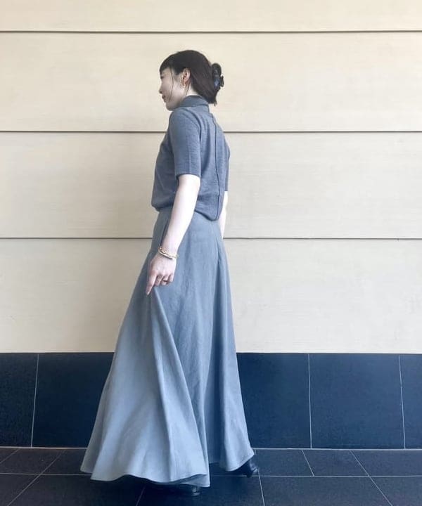 Ichika Hondaさんの「BEAMS WOMEN｜TOFF & LOADSTONE / コロン シュリンク ハンドバッグ」を使ったコーディネート